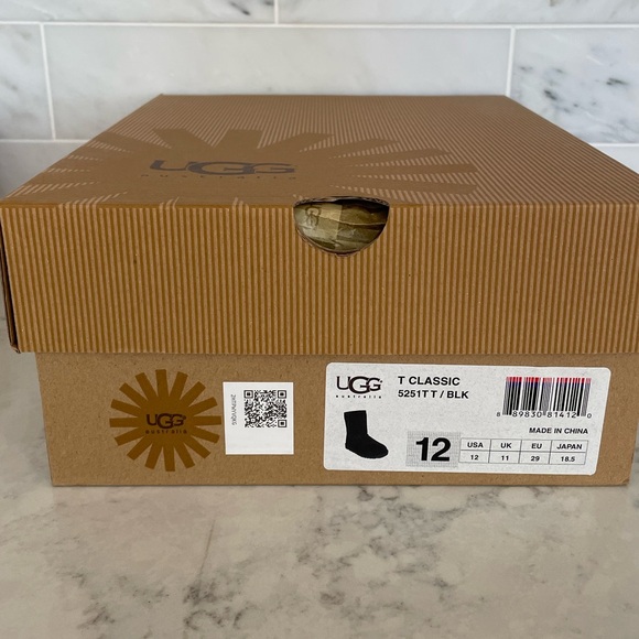 UGG Classic Boots in black - Picture 3 of 9